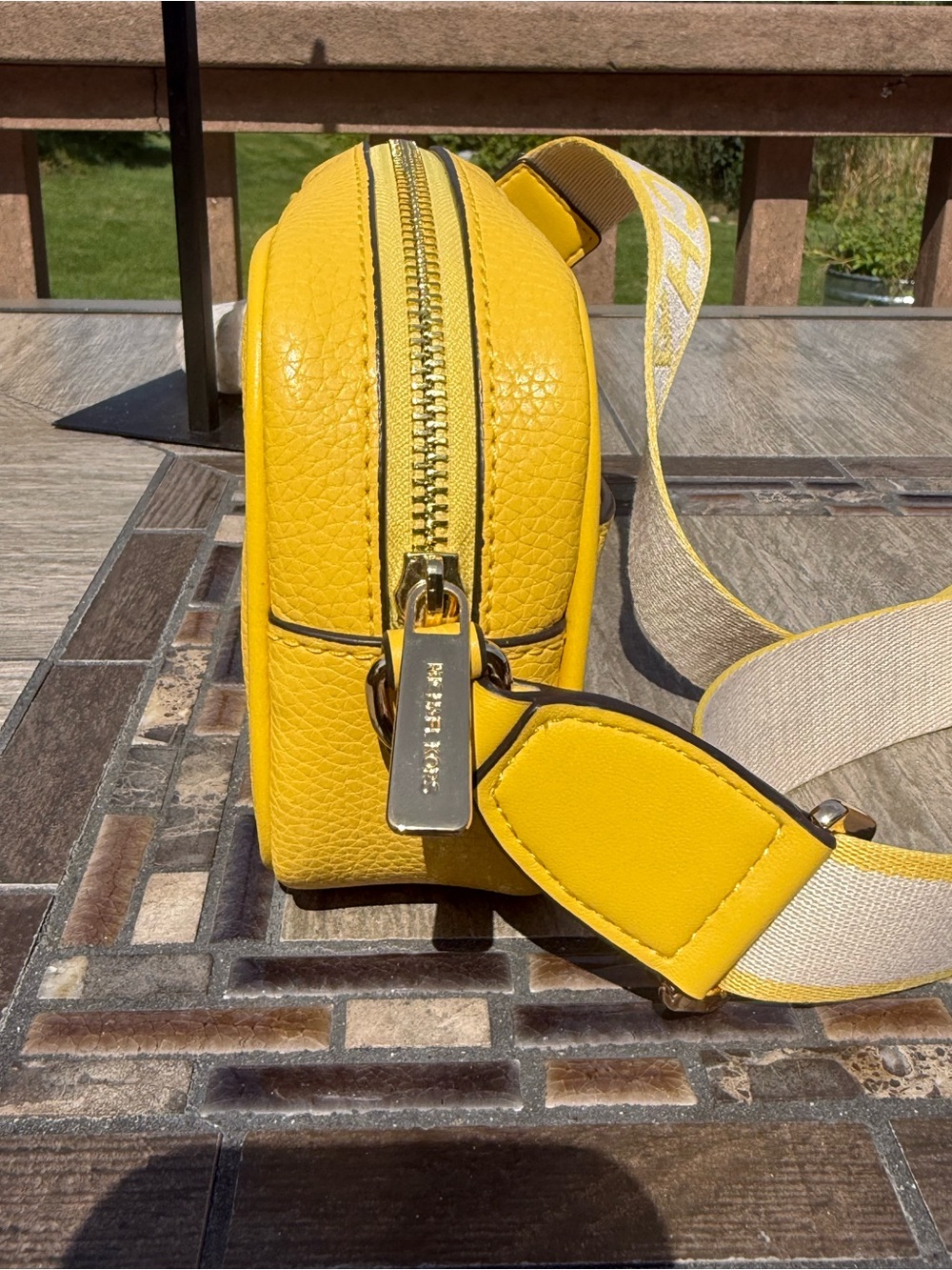 EUC Michael Kors Maisie Small 2-in-1 Camera Yellow Crossbody
Bag - Picture 8 of 15